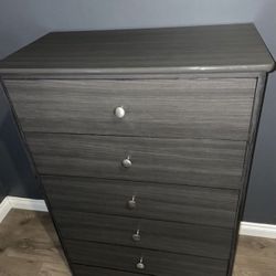 New Grey 5 Drawer Dresser 