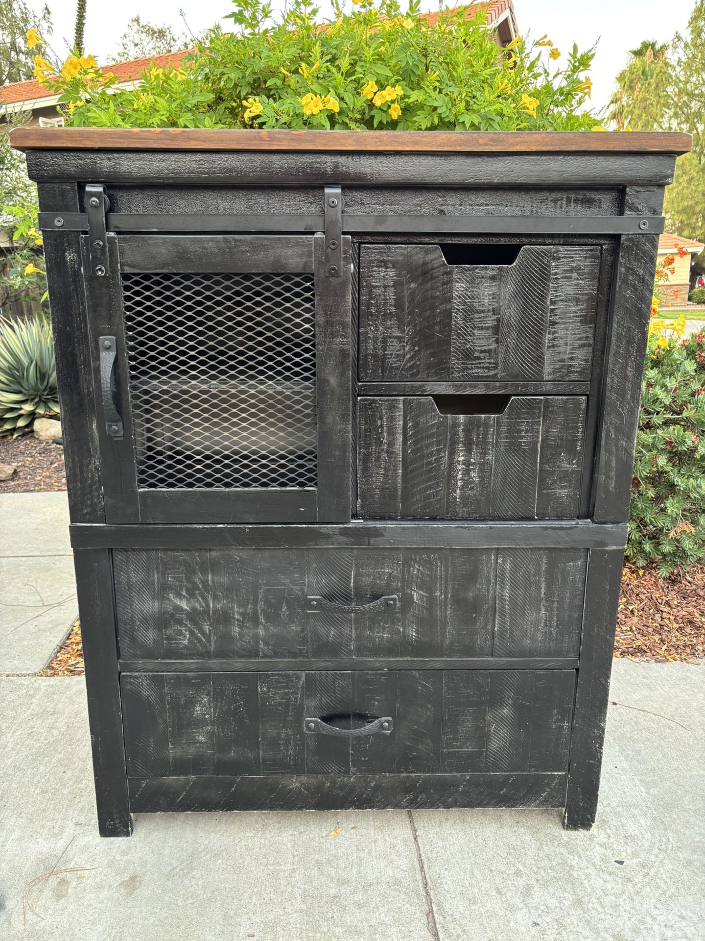 Farmhouse Style Wood Dresser Chest of Drawers Furniture Excellent Condition