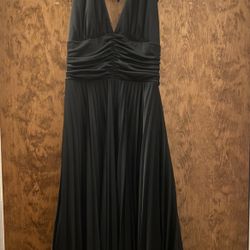 Black Halter V-neck plunge Dress, Pleated With Ruched Waist. Mid Length And Size 4 