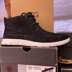 M  Uggs Freamon Size 7 & 7.5 Black /white 