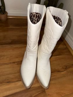 Cowgirl boots white size 7 $30