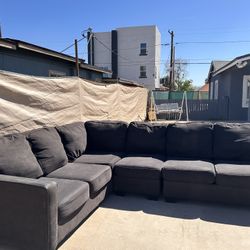 Sectional $375.    Need Clean Little Bit.  Black Color 