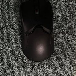Razer Viper Ultimate With Charging Dock, Great Condition. Light Use and Tested