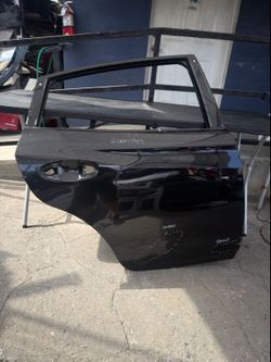 Subaru crosstrek 2018-2023 right passenger side rear door oem