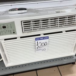 Comfort Aire AC/Heat w Remote 