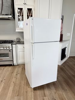 GE  16.5 cu. ft. Top-Freezer Refrigerator