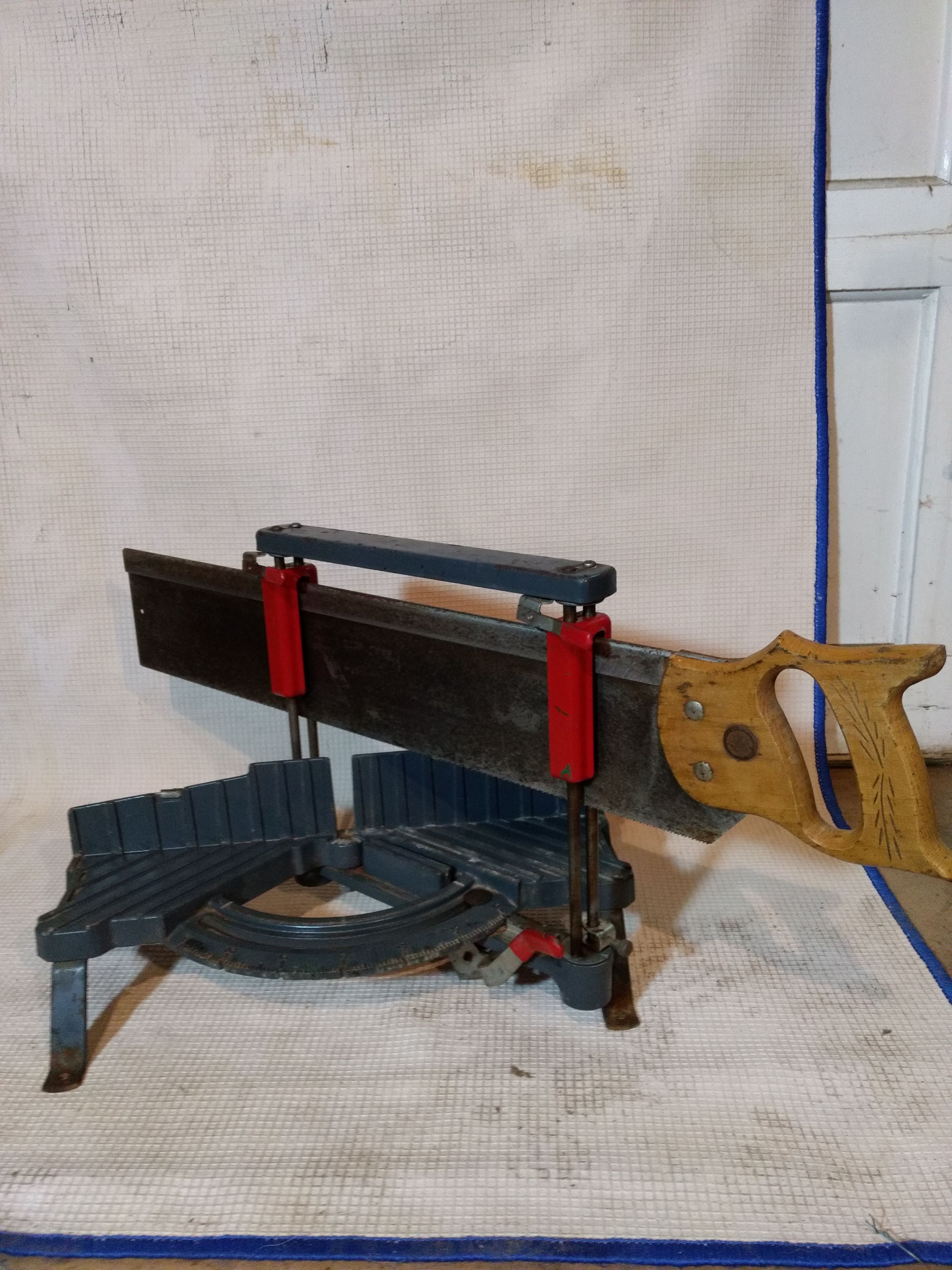 Miter box with saw