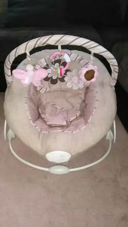 Baby bouncer/ papasan vibrating chair