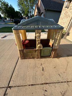 Kids outdoor Step2 Neat & Tidy Cottage playhouse w/floor, door, sink, grill, mail slot & flower box
