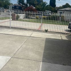 Iron Fence  70 Pies de largo $500  O Best Offer