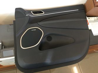 2015 - 2018 Grand Cherokee door panel