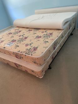 FREE! FREE! Queen bed w/mattress & boxsprings