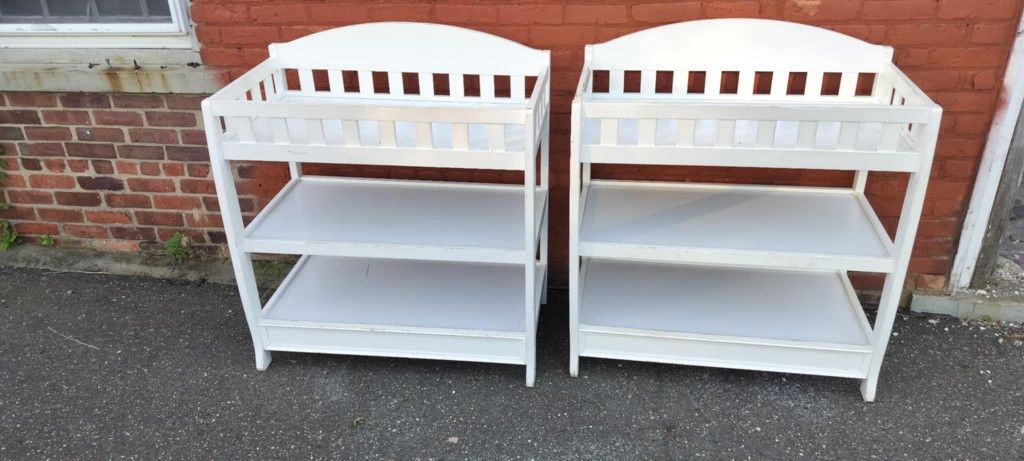 2 commercial grade cribs/changing table