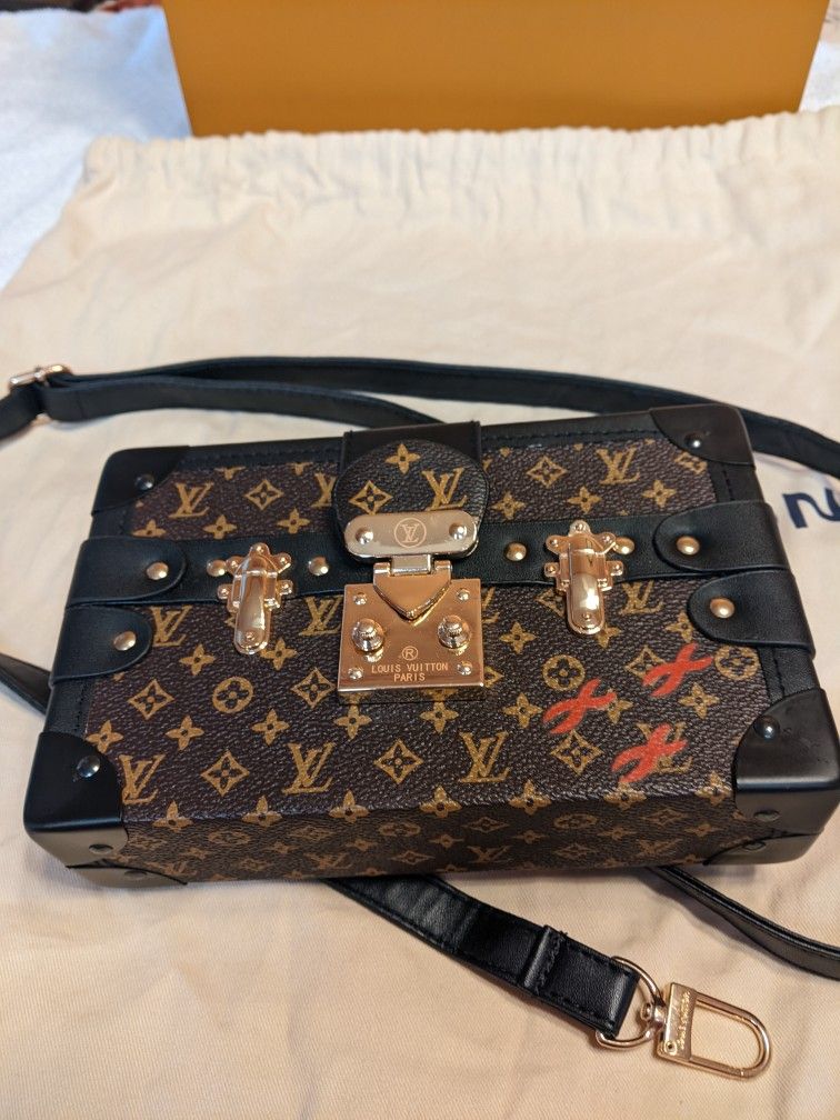 Louis Vuitton Monogram Canvas Petite Malle Bag at 1stDibs  petite malle  reverse monogram, lv bag petite malle, malle louis vuitton vintage