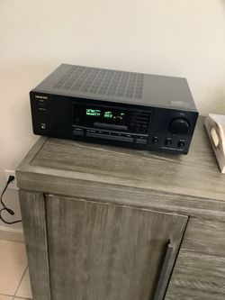 ONKYO HIGH QUALITY STEREO RECEIVER . AMAZING SOUNDING RECEIVER IN LIKE NEW CONDITION . MUST SEE TO APPRECIATE .