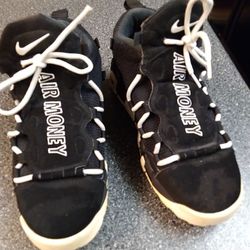 NIKE. AIR  MONEY. SIZE. 8. IN GREAT CONDITION 