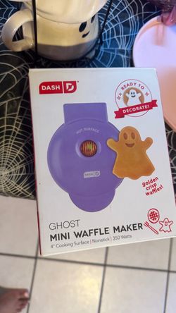 Mini ghost waffle maker