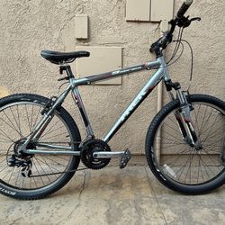 Trek 3500 Mountain Bike 3 Series Shimano Tourney Lightweight Trail 19.5 Size  This bike is fully tuned, dialed in and ready to ride, it does not need 