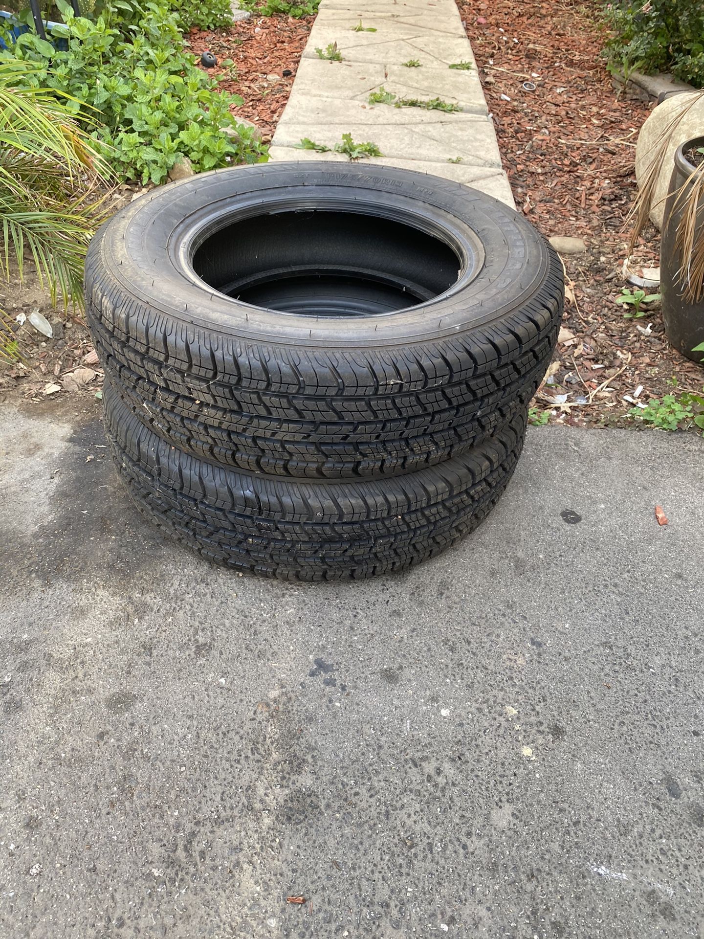 Set of 2 Futura 2000 Radial LTE Tubeless Car Tires