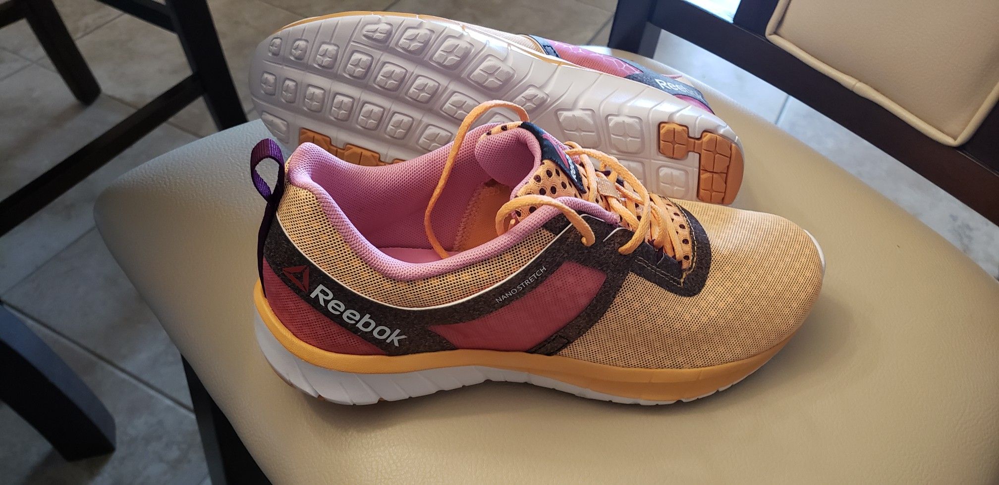 Women Reebok size 9 Running shoes