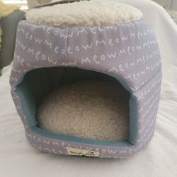 BRAND NEW CAT HUT 