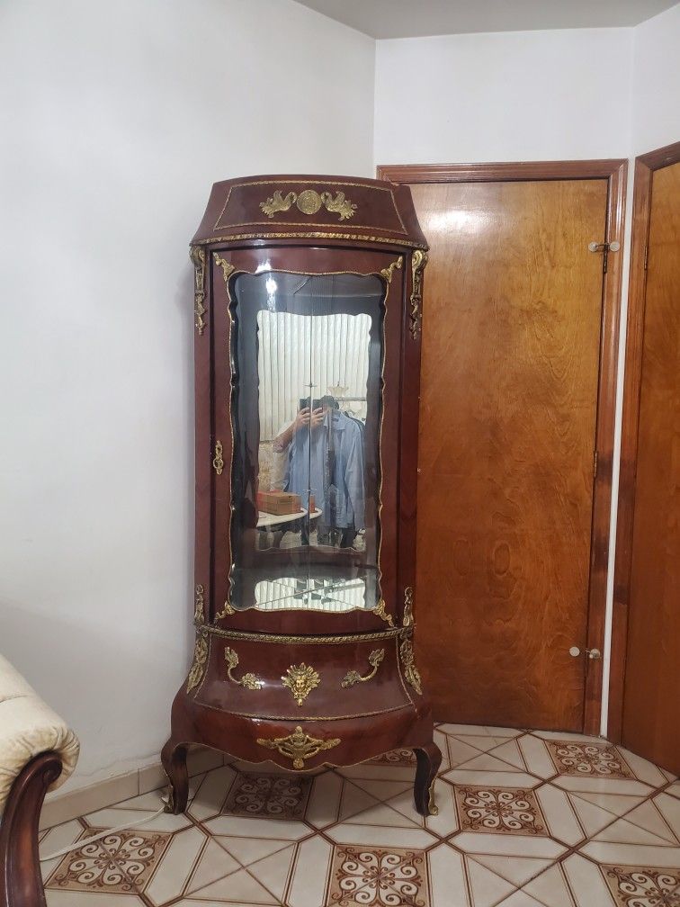 Beautiful Louis XV Style Vitrine Curio 