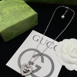 Gucci necklace, comes with the pouch, box and the shopping bag 