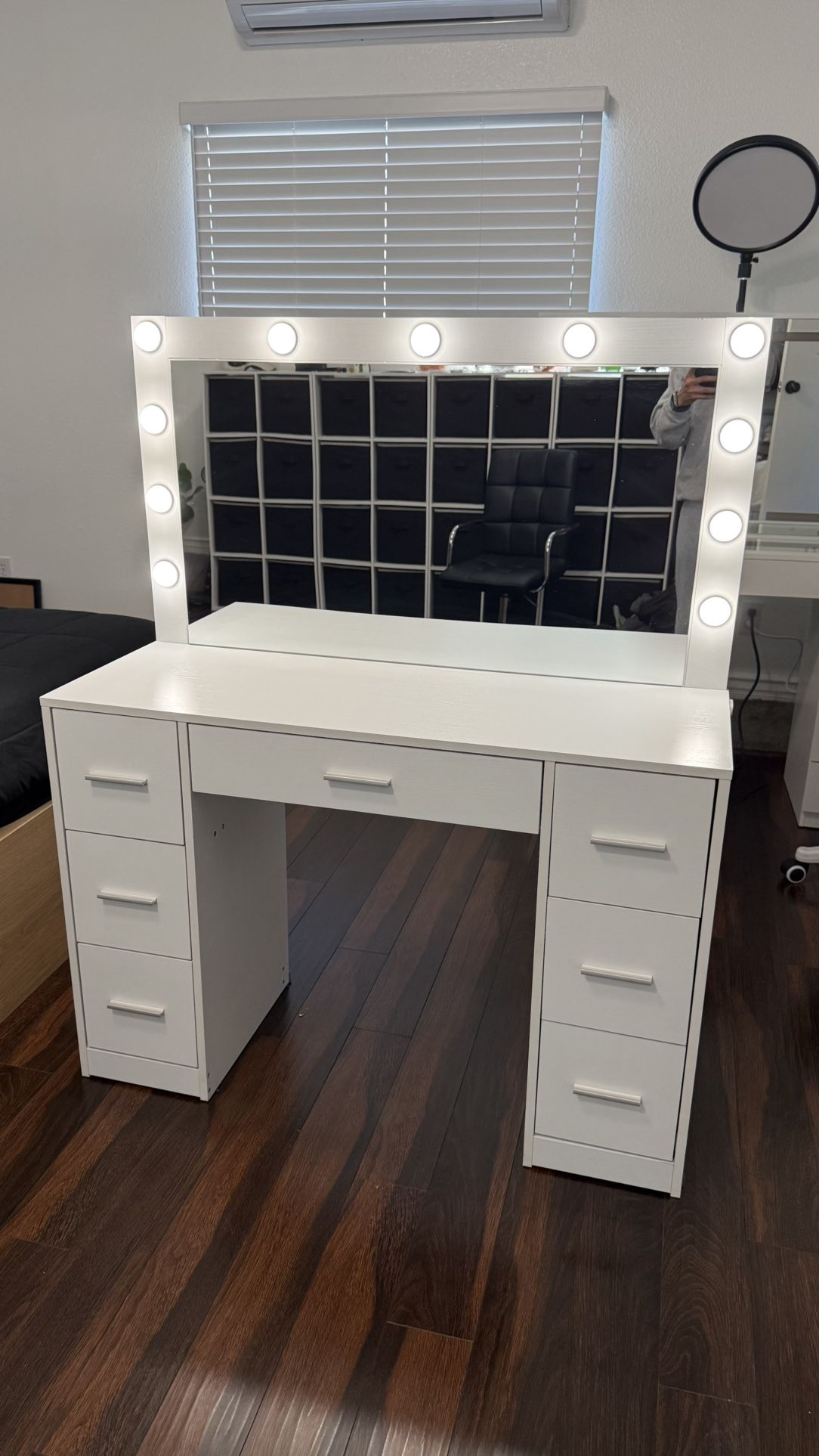 Vanity - 7 Drawers , 3 Color Modes