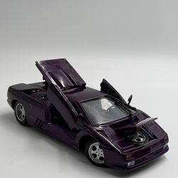Maisto Lamborghini Diablo 1:18 Scale Diecast Model Purple w Opening Parts