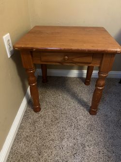 2 Matching End Tables  / Nightstand 