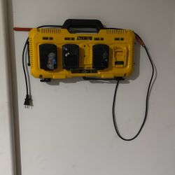 dewalt 4 bay fast charger 