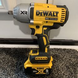 DEWALT Dcf900 20V MAX Lithium-Ion Cordless 1/2 in. Impact Wrench With Battery