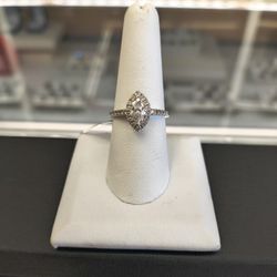 18k White Gold Diamond Rings 3.4  Grams Size 8 Layway Available 10% Dwon If You Interested Please Make Sure You Ask For Maribel Thank You 