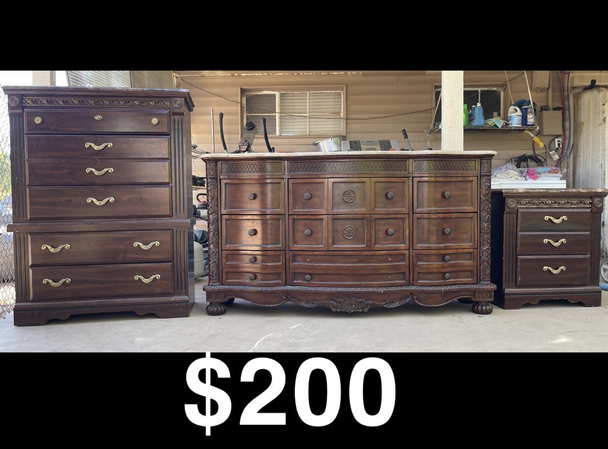 Complete Queen Bedroom Set