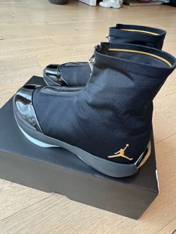 Jordan 40-28 Black Metallic Gold  $360 firm.  cash only.   Size 10.5  IN HAND NOW.