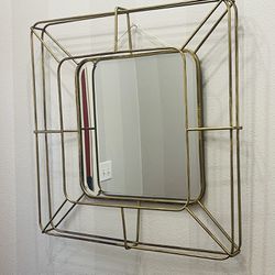 Beautiful Wall Mirror !!! Frame 31” X 31” Mirror 20” X 20” 