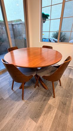 West Elm Jax Round Dining Table (Includes Chairs)