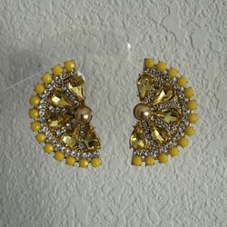 Woman’s yellow and gold EARRINGS