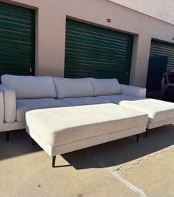Living Spaces Sectional Couch with Ottoman 🛻Delivery Available🛻