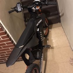 Electric dirtbike Bluetooth music