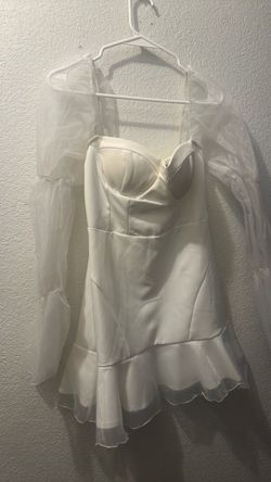 Boohoo size 4 white dress
