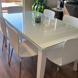 White Table With Glass Top And 6 Chairs 