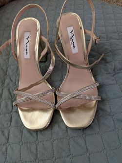Nina Evening Shoe 7-1/2 Platform sandal in Platinum