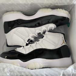 DS Jordan 11 Gratitude Size 9.5