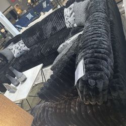 [OM] 🟪 Only $45 initial then take it home 🏡 Brand New Onyx Midnight Madness 4 Piece Sectional 