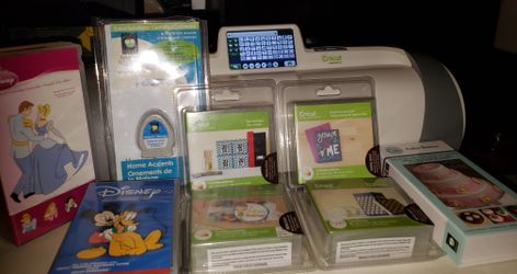 Cricut expression 2 ...included in the machine....cartrige the Alphabet and Essetials... .with 8 cartrige.