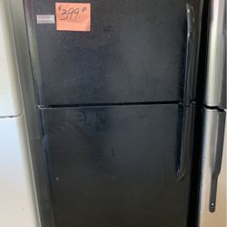 Black Refrigerator Frigidaire Excellent  . Warranty  . Delivery Available . 2203 Fowler St. 33901