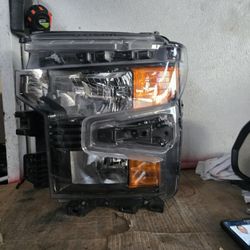 2022 2024 chevy Silverado1500 driver oem halogen headlight 