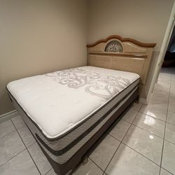 Beautiful 6 Piece Light Wood Bedroom Set - Barely Used