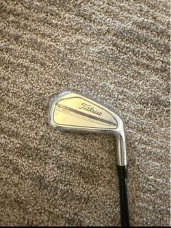 Titleist T200 Mint Stiff 7 Iron